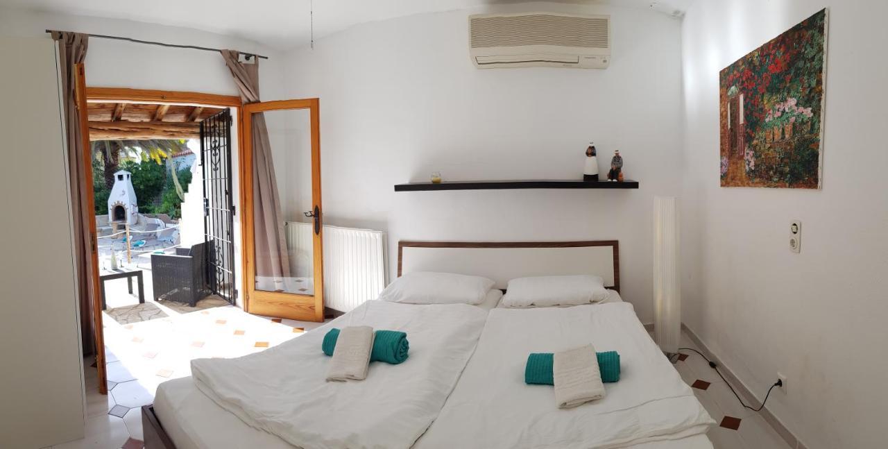 קאלה ללניה Private Villa Mit Eigenem Pool Unter Palmen מראה חיצוני תמונה